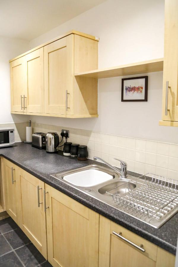 Serviced Apartment In Liverpool City Centre - Free Parking - Balcony - By Happy Days Exterior foto