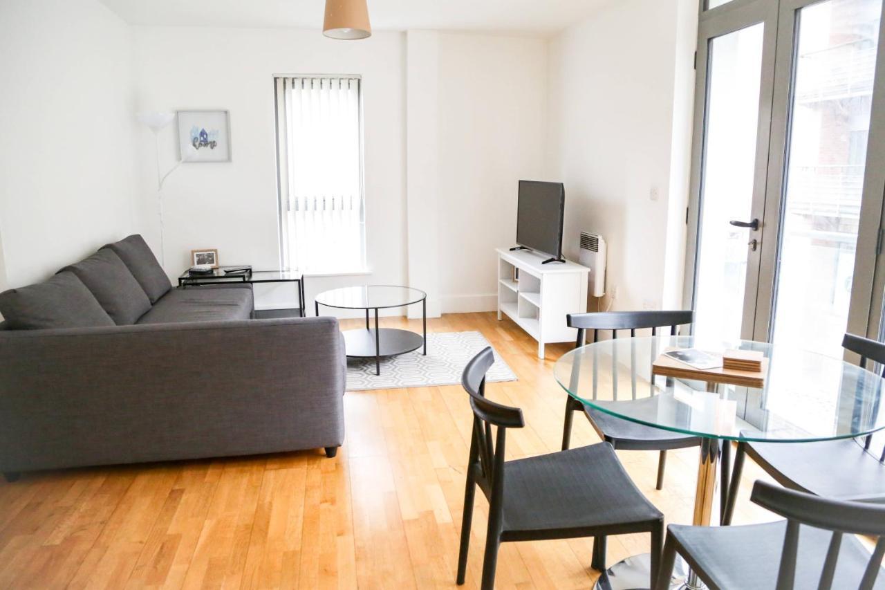 Serviced Apartment In Liverpool City Centre - Free Parking - Balcony - By Happy Days Exterior foto